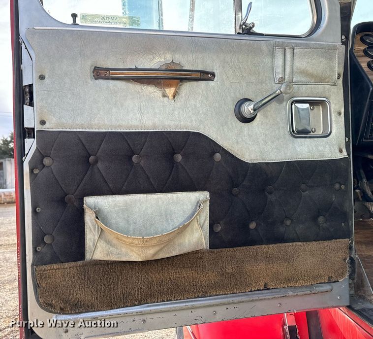 image for item NM9199 1991 Western Star 5900  semi truck