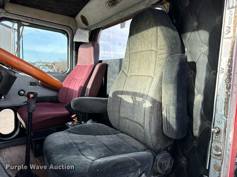 image for item NM9199 1991 Western Star 5900  semi truck