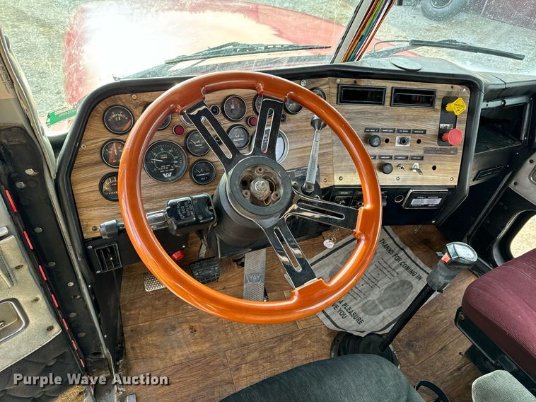 image for item NM9199 1991 Western Star 5900  semi truck