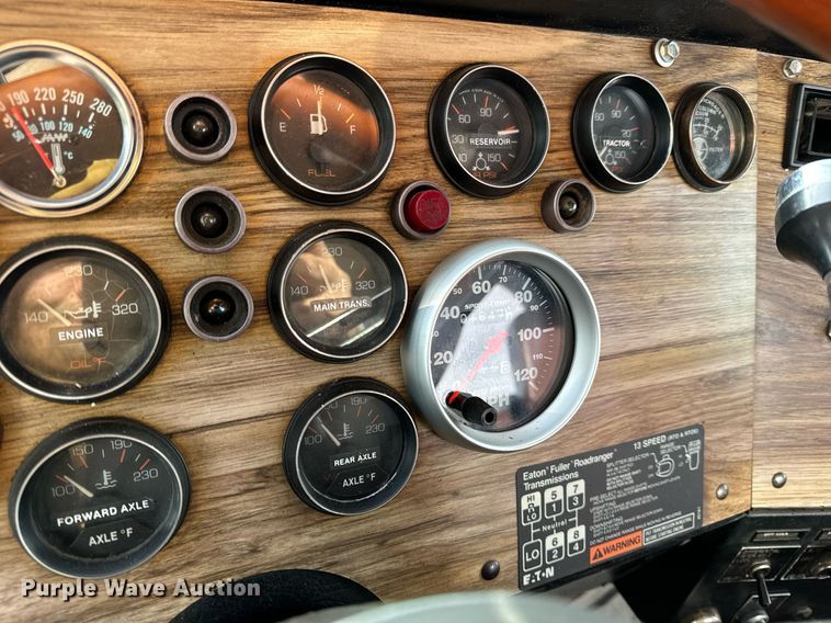 image for item NM9199 1991 Western Star 5900  semi truck