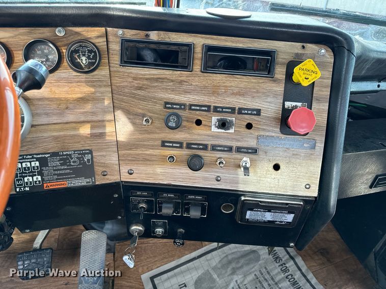 image for item NM9199 1991 Western Star 5900  semi truck