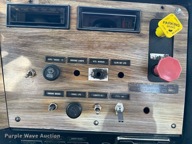 image for item NM9199 1991 Western Star 5900  semi truck