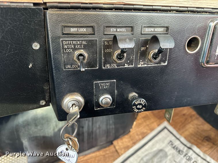 image for item NM9199 1991 Western Star 5900  semi truck