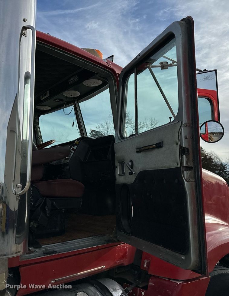 image for item NM9199 1991 Western Star 5900  semi truck