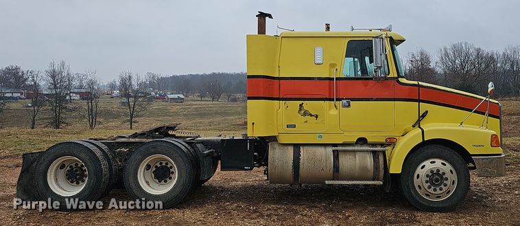 image for item NP9248 1997 Volvo Integral Sleeper  semi truck