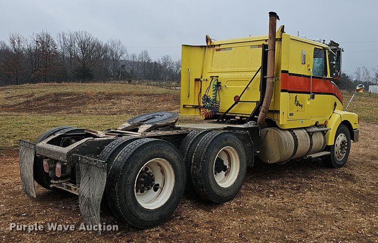 image for item NP9248 1997 Volvo Integral Sleeper  semi truck