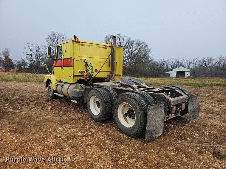 image for item NP9248 1997 Volvo Integral Sleeper  semi truck