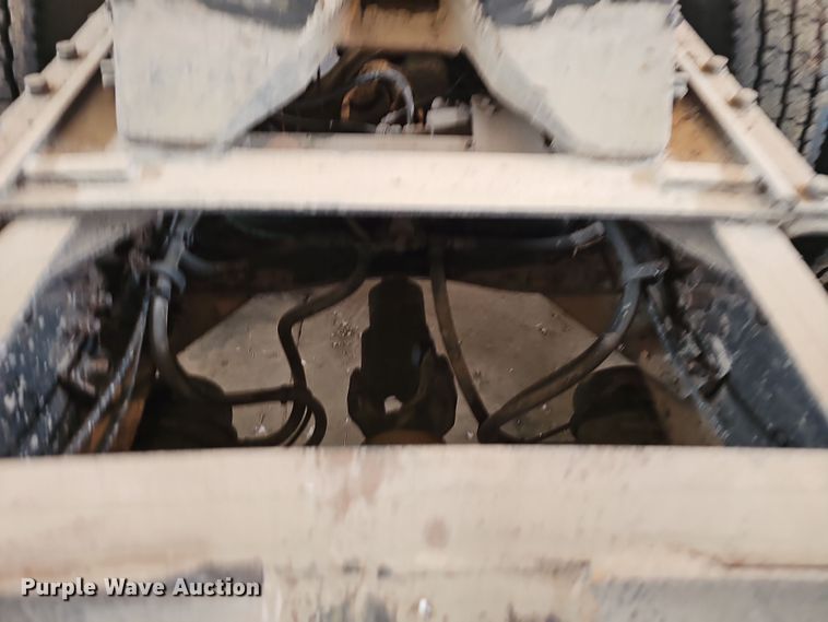 image for item NP9248 1997 Volvo Integral Sleeper  semi truck