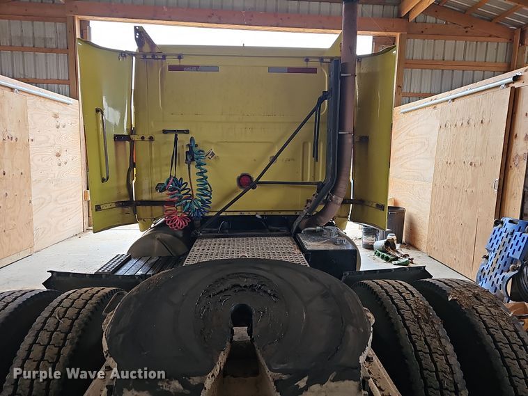 image for item NP9248 1997 Volvo Integral Sleeper  semi truck