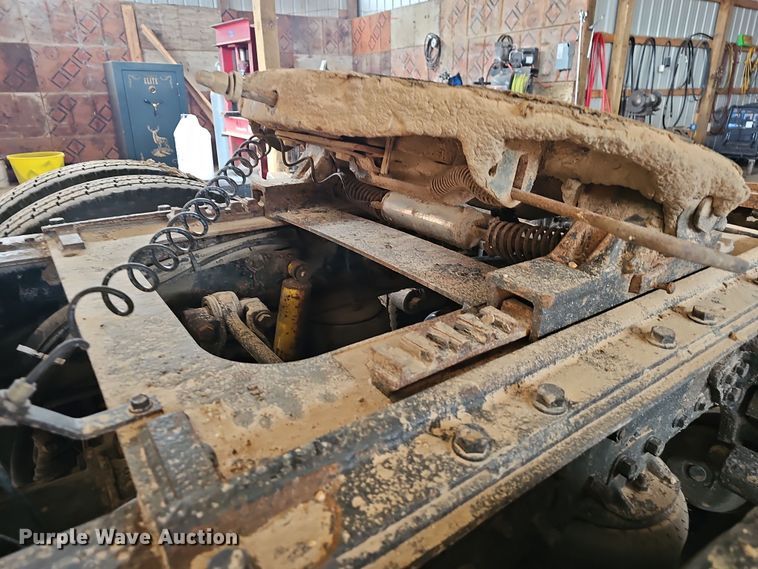 image for item NP9248 1997 Volvo Integral Sleeper  semi truck