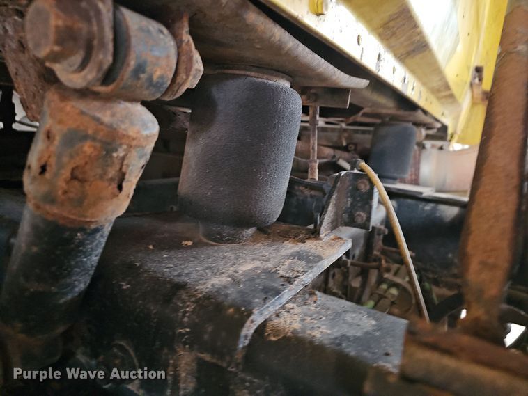 image for item NP9248 1997 Volvo Integral Sleeper  semi truck