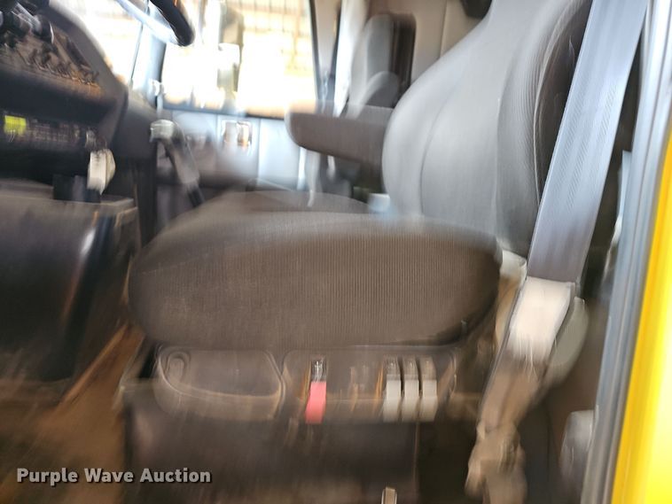 image for item NP9248 1997 Volvo Integral Sleeper  semi truck