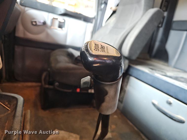 image for item NP9248 1997 Volvo Integral Sleeper  semi truck