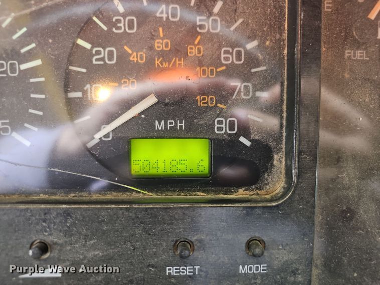 image for item NP9248 1997 Volvo Integral Sleeper  semi truck