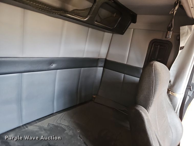 image for item NP9248 1997 Volvo Integral Sleeper  semi truck