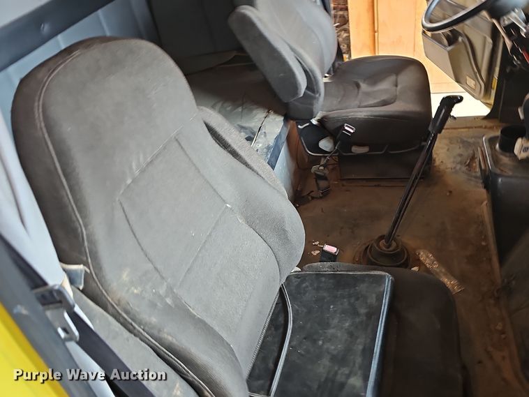 image for item NP9248 1997 Volvo Integral Sleeper  semi truck