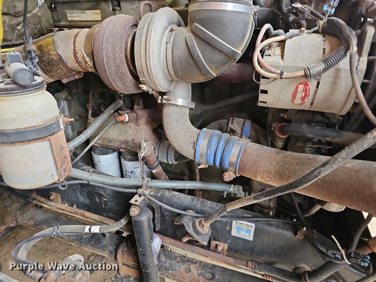 image for item NP9248 1997 Volvo Integral Sleeper  semi truck