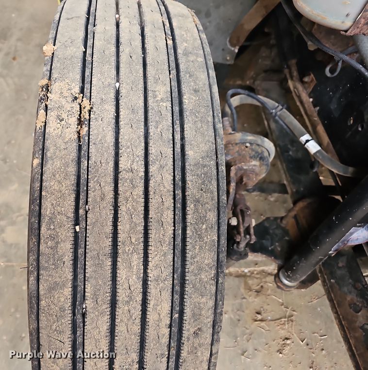 image for item NP9248 1997 Volvo Integral Sleeper  semi truck