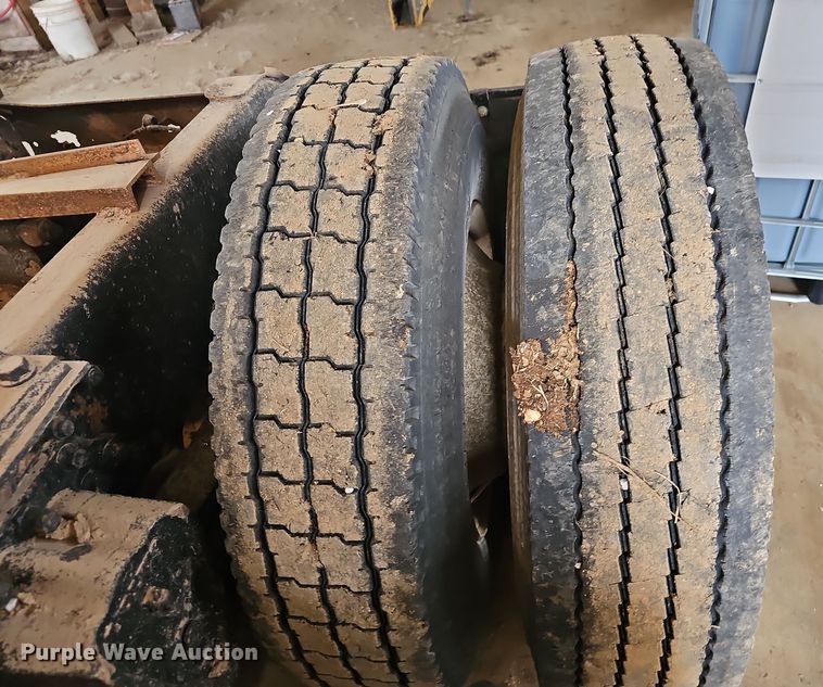 image for item NP9248 1997 Volvo Integral Sleeper  semi truck