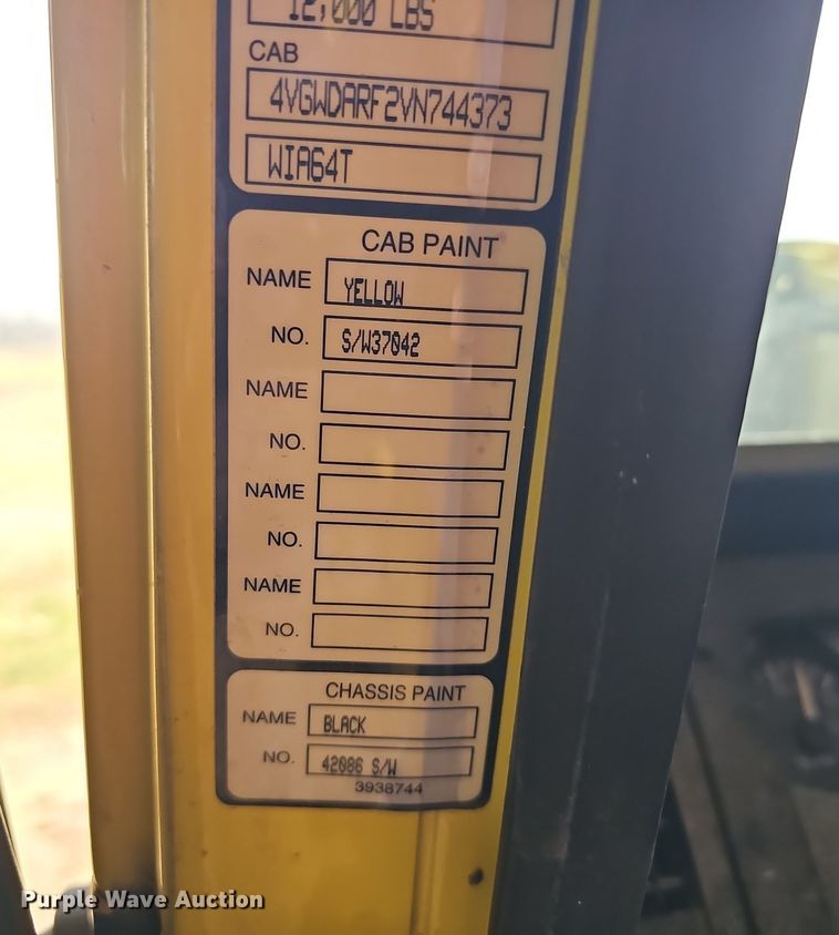 image for item NP9248 1997 Volvo Integral Sleeper  semi truck