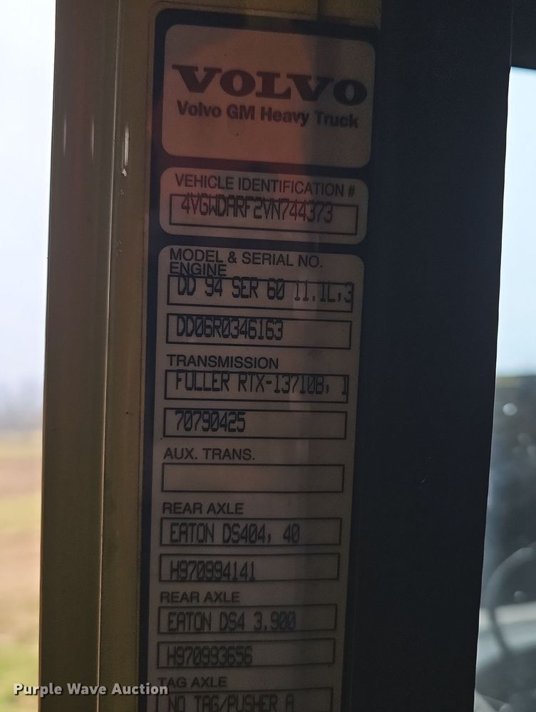 image for item NP9248 1997 Volvo Integral Sleeper  semi truck