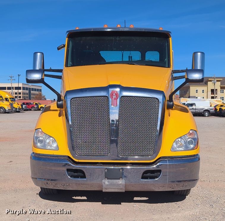image for item OD9106 2020 Kenworth T680  semi truck