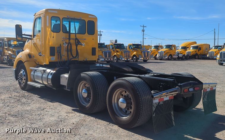 image for item OD9106 2020 Kenworth T680  semi truck