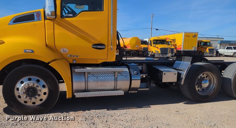 image for item OD9106 2020 Kenworth T680  semi truck