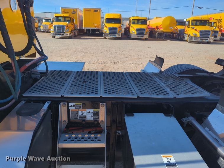 image for item OD9106 2020 Kenworth T680  semi truck