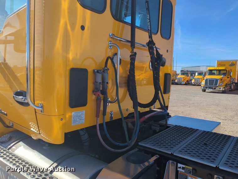 image for item OD9106 2020 Kenworth T680  semi truck