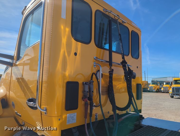 image for item OD9106 2020 Kenworth T680  semi truck