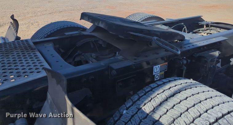 image for item OD9106 2020 Kenworth T680  semi truck