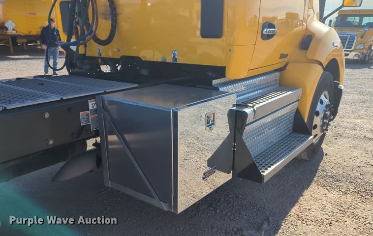 image for item OD9106 2020 Kenworth T680  semi truck