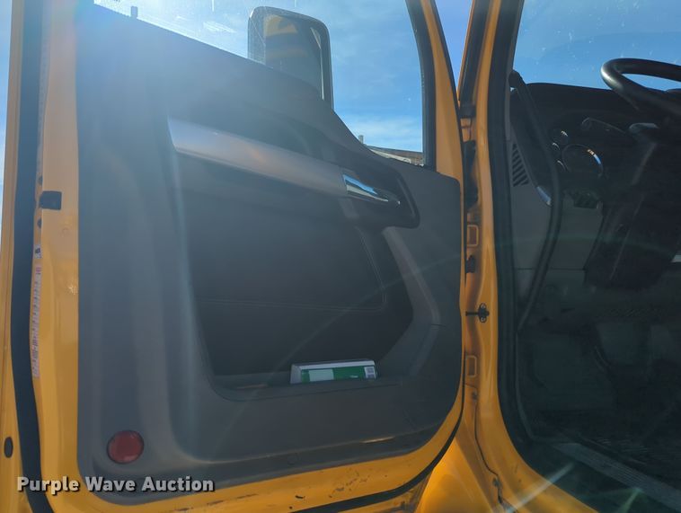 image for item OD9106 2020 Kenworth T680  semi truck