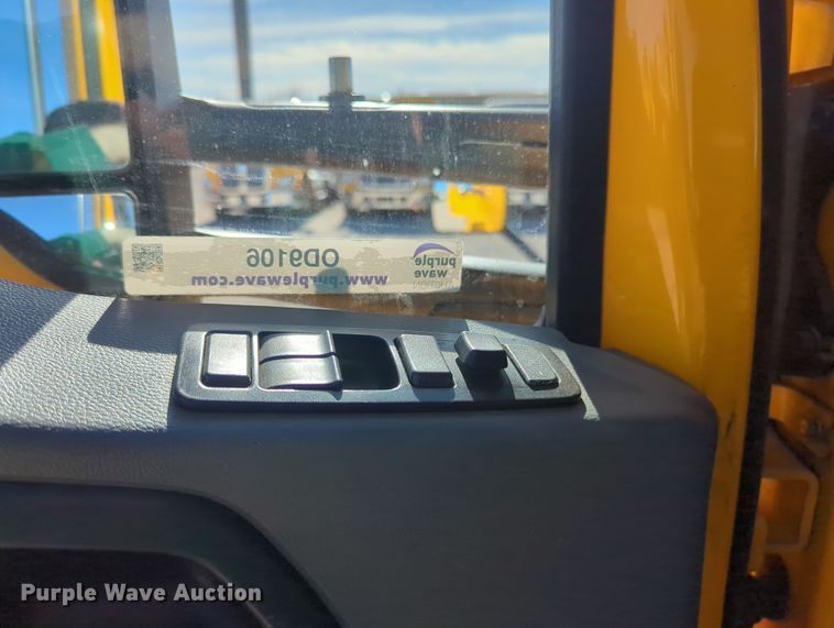 image for item OD9106 2020 Kenworth T680  semi truck