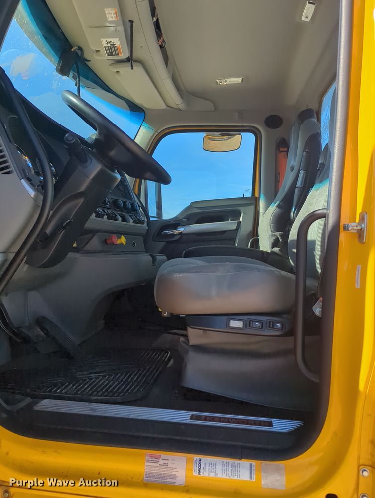 image for item OD9106 2020 Kenworth T680  semi truck
