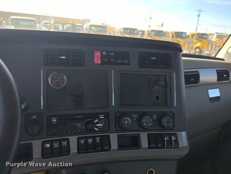 image for item OD9106 2020 Kenworth T680  semi truck
