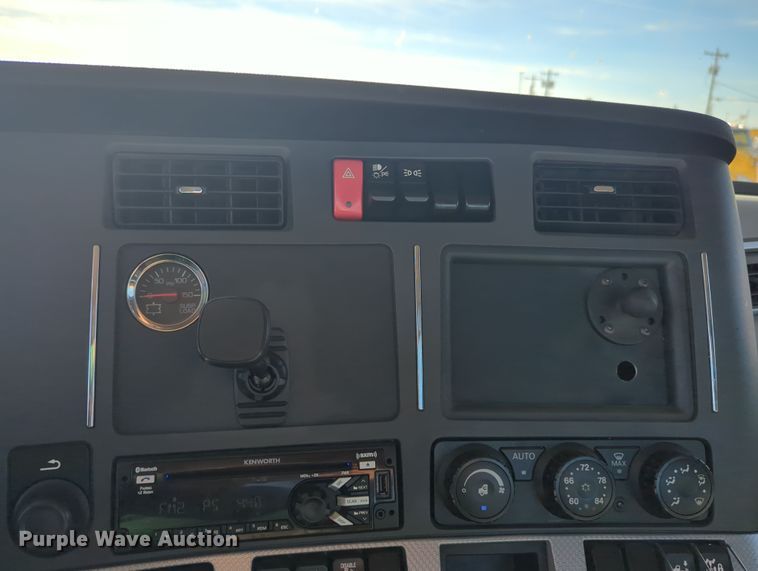 image for item OD9106 2020 Kenworth T680  semi truck