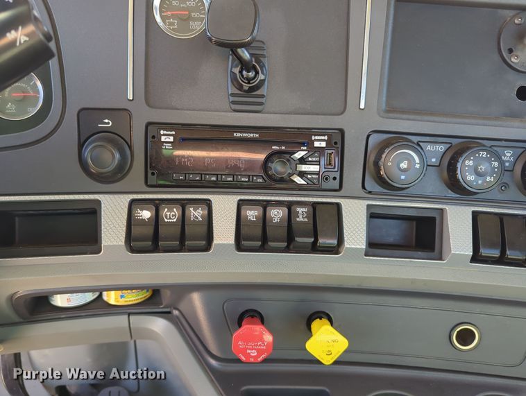 image for item OD9106 2020 Kenworth T680  semi truck