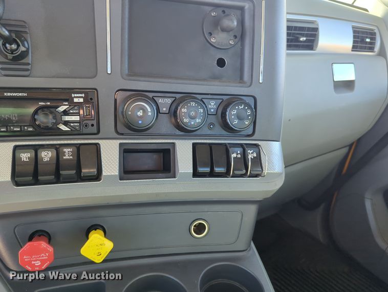 image for item OD9106 2020 Kenworth T680  semi truck