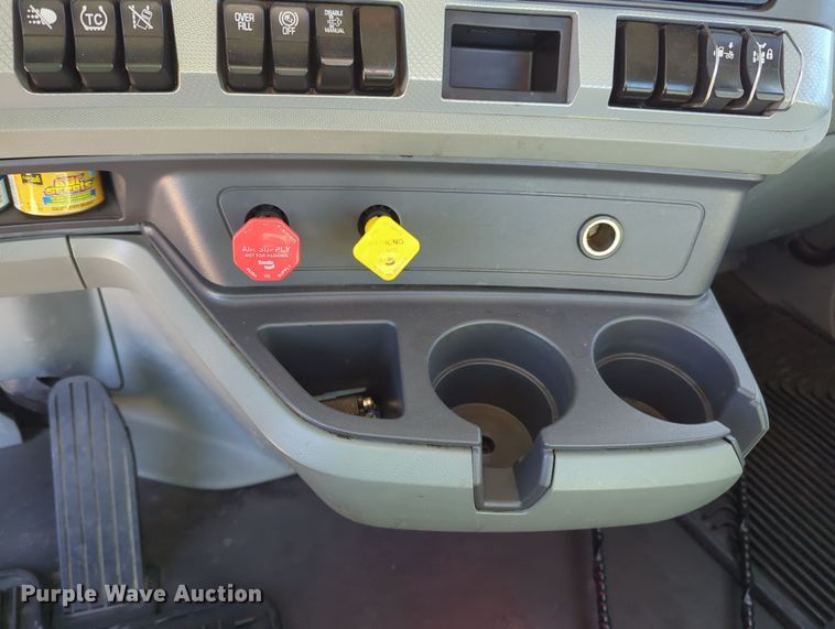 image for item OD9106 2020 Kenworth T680  semi truck