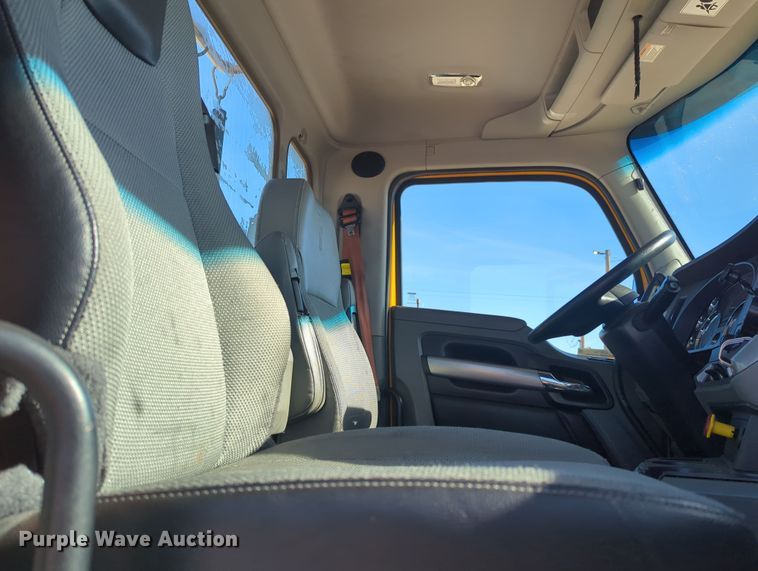 image for item OD9106 2020 Kenworth T680  semi truck