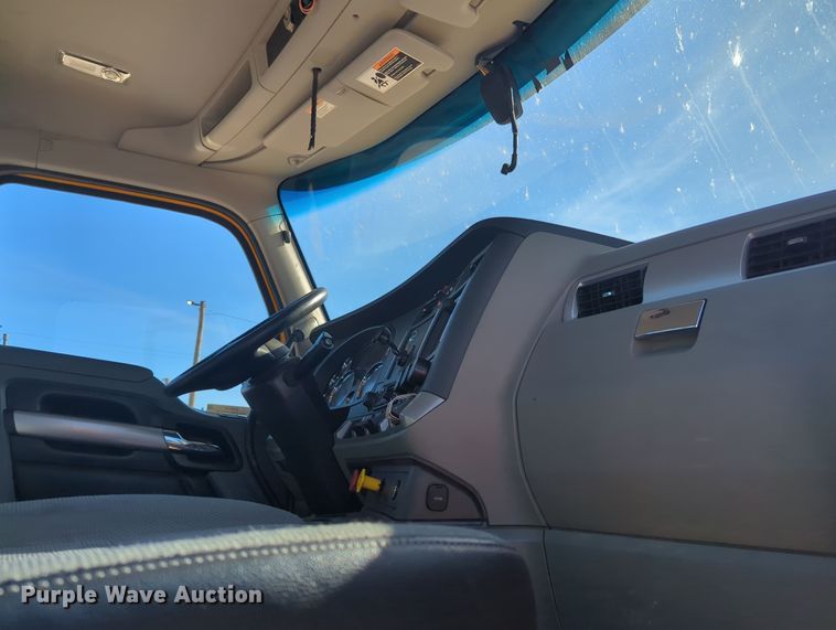 image for item OD9106 2020 Kenworth T680  semi truck