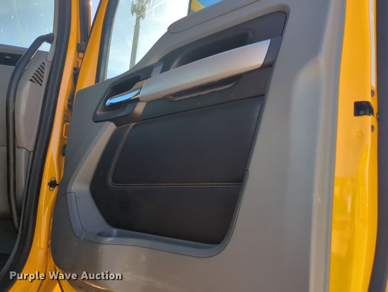 image for item OD9106 2020 Kenworth T680  semi truck