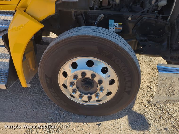 image for item OD9106 2020 Kenworth T680  semi truck