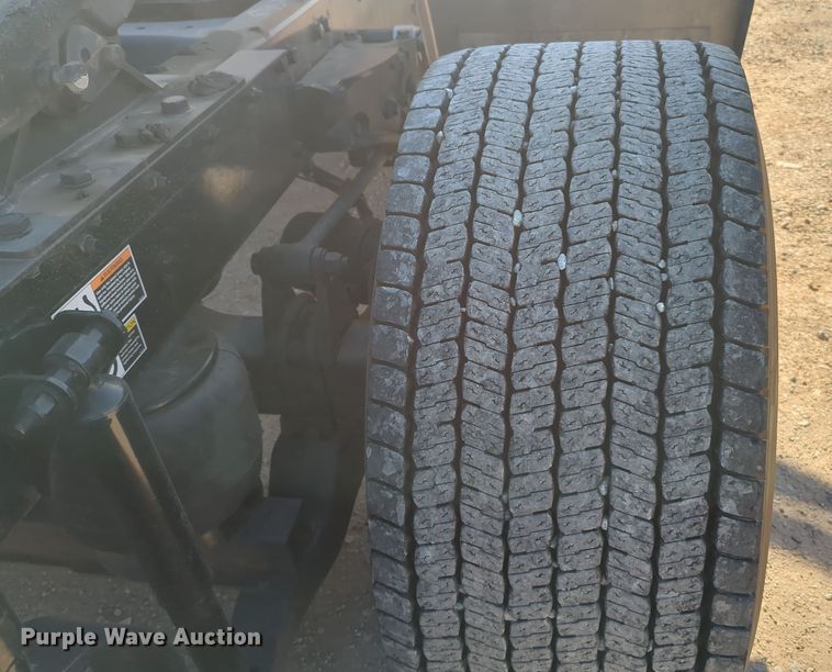 image for item OD9106 2020 Kenworth T680  semi truck