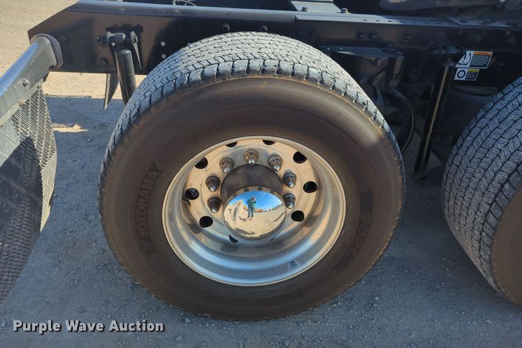 image for item OD9106 2020 Kenworth T680  semi truck