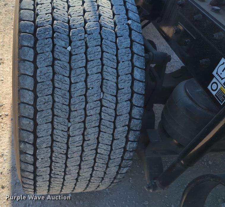 image for item OD9106 2020 Kenworth T680  semi truck