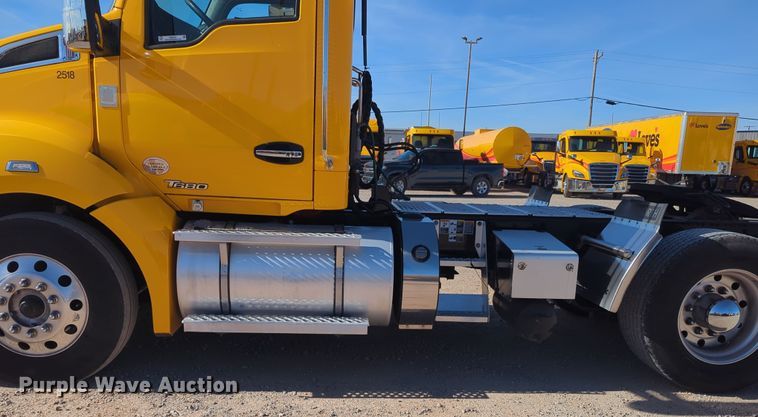 image for item OD9107 2019 Kenworth T680  semi truck