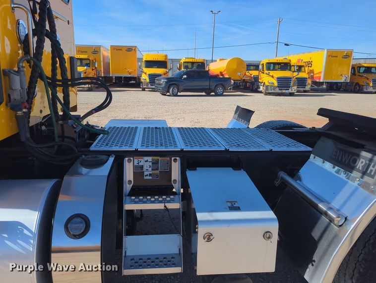 image for item OD9107 2019 Kenworth T680  semi truck